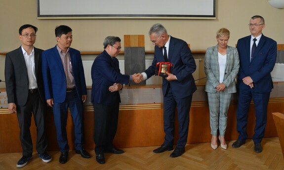 Podpisanie umowy o współpracy pomiędzy Hong Duc University a Uniwersytetem Zielonogórskim